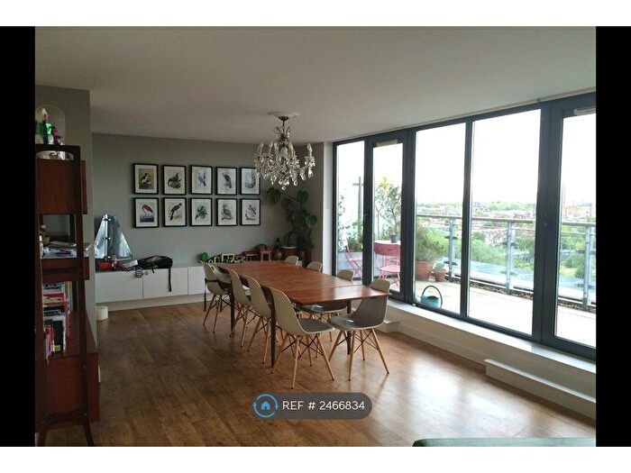 3 Bedroom Flat To Rent In Palmers Road, London, E2