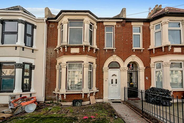 5 Bedroom Terraced House To Rent In Windsor Road, Ilford, IG1
