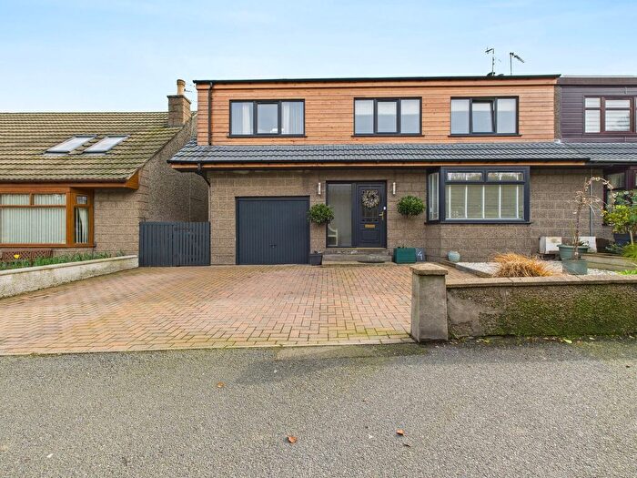 4 Bedroom Semi-Detached House For Sale In North Beach Road, Aberdeen, AB23