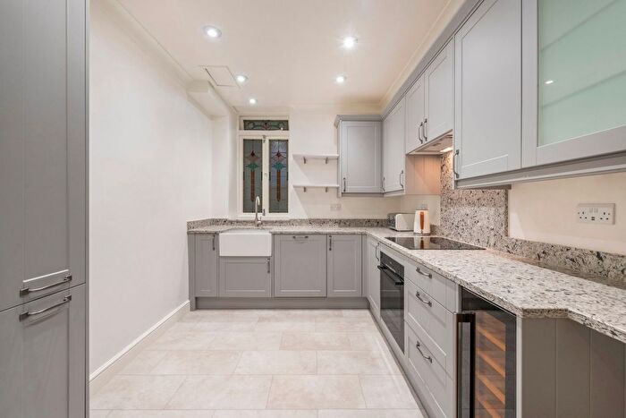 3 Bedroom Flat To Rent In Heath Drive, Hampstead, NW3