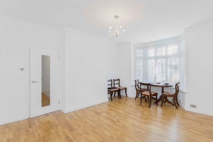 3 Bedroom Flat To Rent In Hanger Lane, London, W5