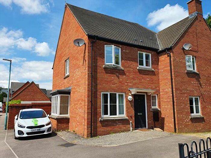 3 Bedroom Semi-Detached House To Rent In The Rope Walk, Dursley, GL11