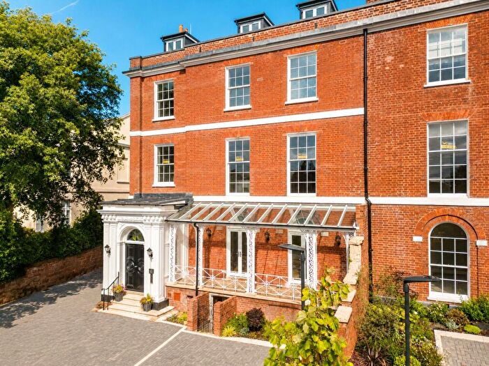 2 Bedroom Apartment For Sale In Magdalen Road, Exeter, EX2