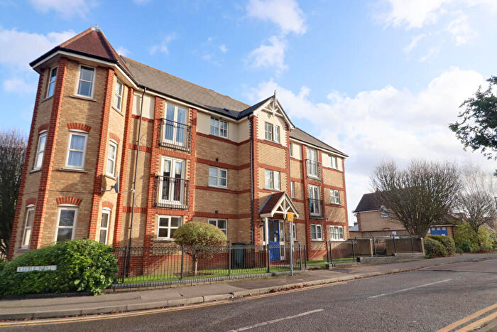 2 Bedroom Apartment For Sale In Keeble Way, Braintree, CM7