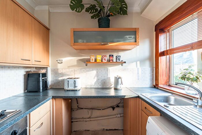 3 Bedroom Flat For Sale In Colinton Mains Crescent, Edinburgh, EH13