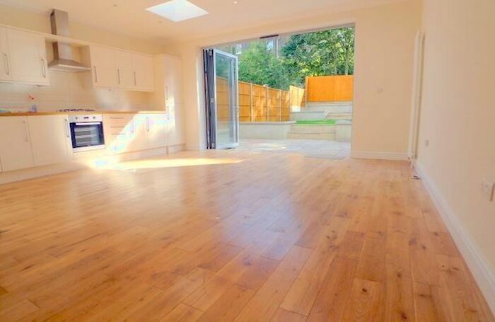 2 Bedroom Flat To Rent In New Cross Road, New Cross, London, SE14