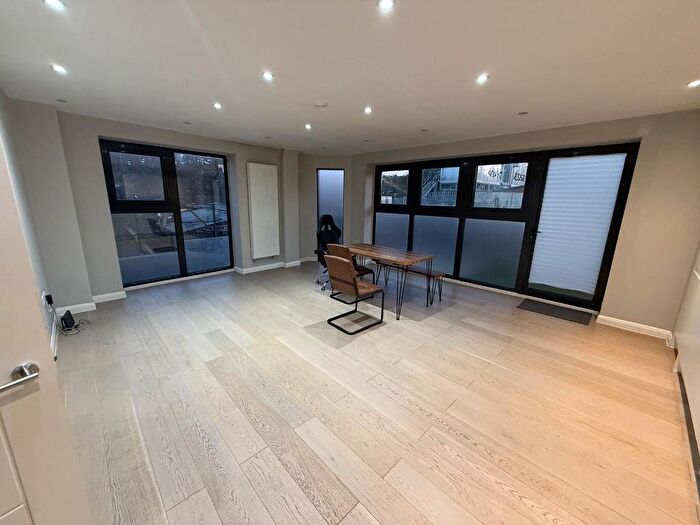 2 Bedroom Apartment To Rent In Ilderton Road, London, SE16