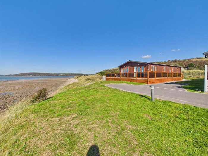 3 Bedroom Chalet For Sale In Carmarthen Bay Holiday Park, Kidwelly, SA17