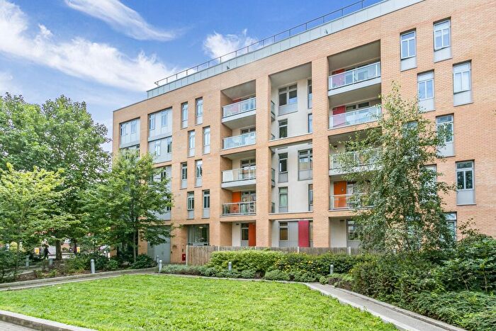 1 Bedroom Flat To Rent In Salton Square, London, E14