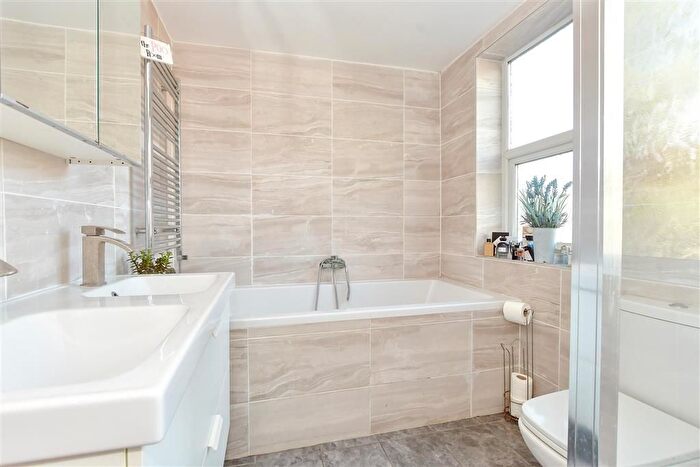 3 Bedroom End Of Terrace House For Sale In Penhale Road, Portsmouth, Hampshire, PO1
