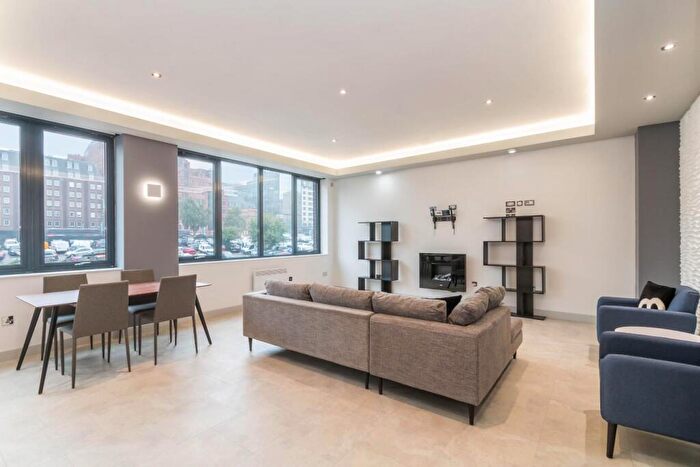 2 Bedroom Apartment To Rent In St James' Court, Lionel Street, B3