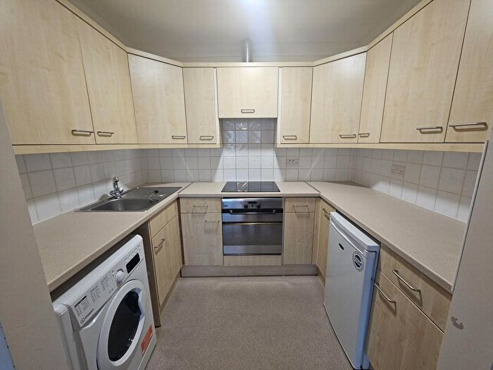 1 Bedroom Flat To Rent In Hale Lane, Mill Hill, NW7