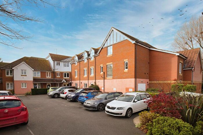1 Bedroom Retirement Property For Sale In Wealdhurst Park, Broadstairs, Kent, CT10