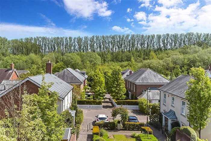 2 Bedroom Flat For Sale In Shoesmith Lane, Kings Hill, West Malling, Kent, ME19