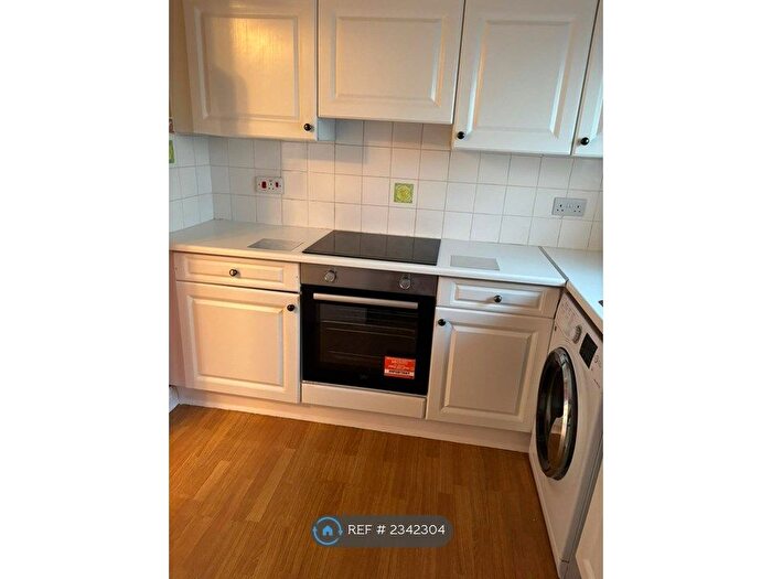 2 Bedroom Flat To Rent In Hamilton Court, Blackpool, FY1