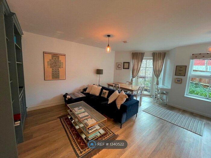 1 Bedroom Flat To Rent In Cherry Blossom Court, London, W4