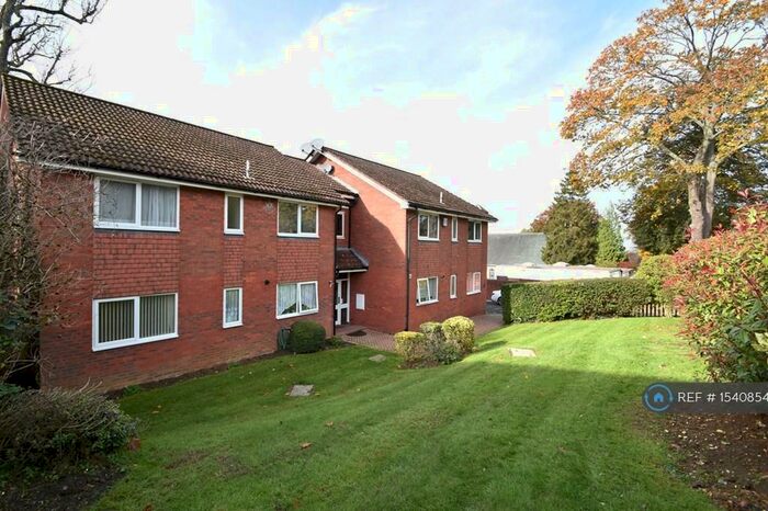 2 Bedroom Flat To Rent In The Avenue, Tadworth, KT20