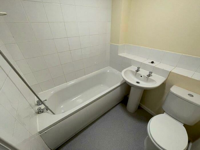 1 Bedroom Flat To Rent In Thornton Old Road, Bradford, BD8