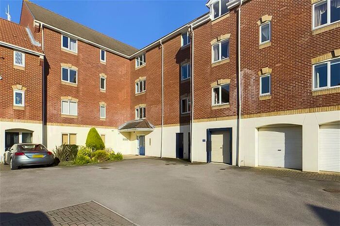 2 Bedroom Flat To Rent In Pacific Close, Southampton, SO14
