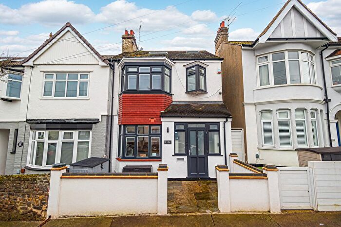 4 Bedroom End Terrace House For Sale In Leigh Hall Road, Leigh-On-Sea, SS9