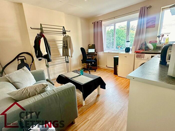 1 Bedroom Flat To Rent In Petersham Mews, Lenton, NG7