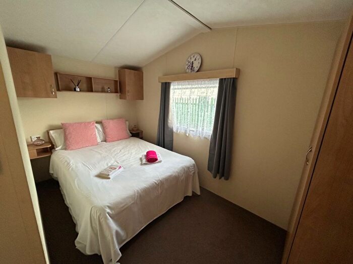 2 Bedroom Mobile/park Home For Sale In Hythe Road, Dymchurch, Romney Marsh, TN29