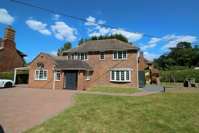 3 Bedroom Detached House To Rent In Rusper Road, Ifield, Crawley, RH11