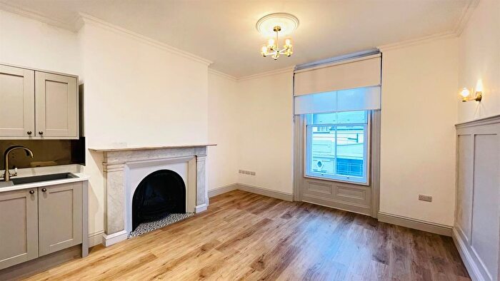 1 Bedroom Flat To Rent In Flat, Worcester Road, Malvern, Worcestershire, WR14