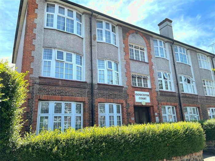 2 Bedroom Flat To Rent In Gloucester Court, Golders Green Road, London, NW11