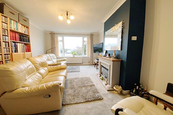 2 Bedroom Bungalow For Sale In Oakhurst Close, West Moors, Ferndown, Dorset, BH22