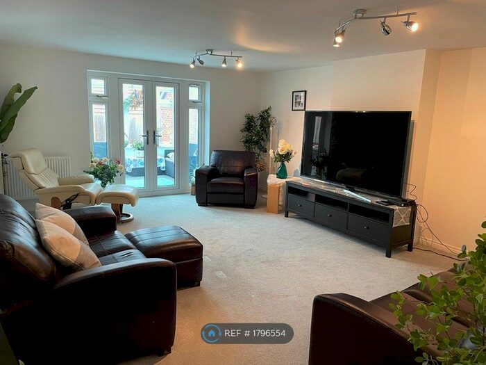 5 Bedroom Detached House To Rent In Tudanca Chase, Whitehouse, Milton Keynes, MK8