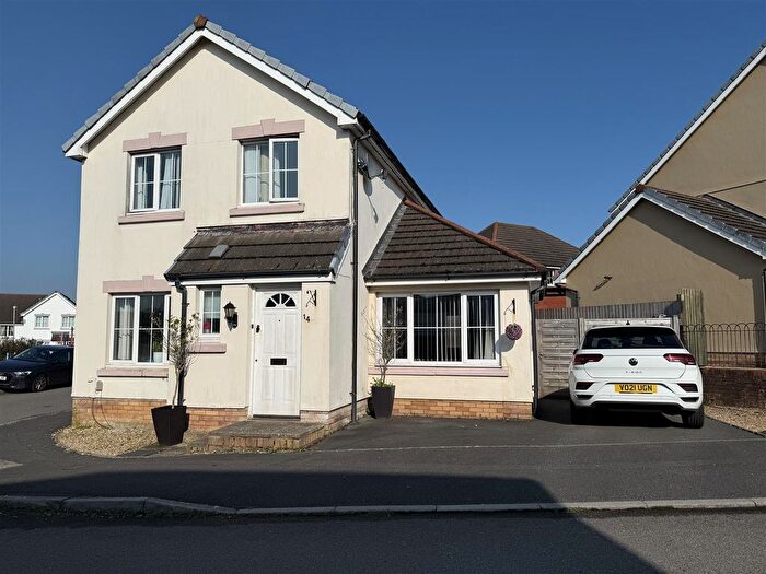 3 Bedroom Detached House For Sale In Cwrt Y Dderwen, Llanelli, SA15