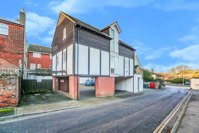 1 Bedroom Flat To Rent In Thomas Road, Faversham, ME13