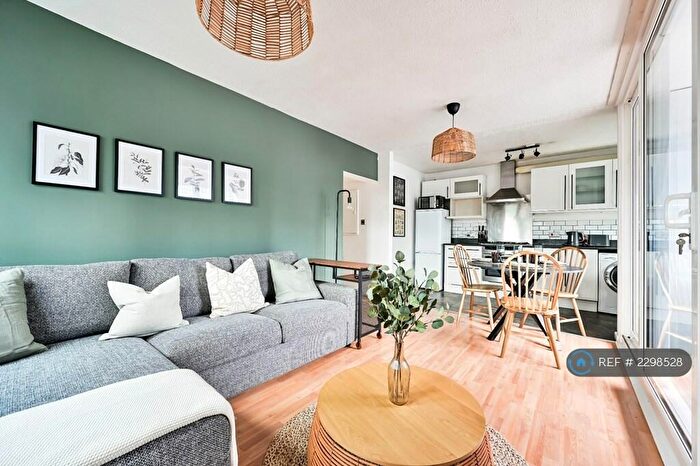 2 Bedroom Flat To Rent In Petticoat Square, London, E1