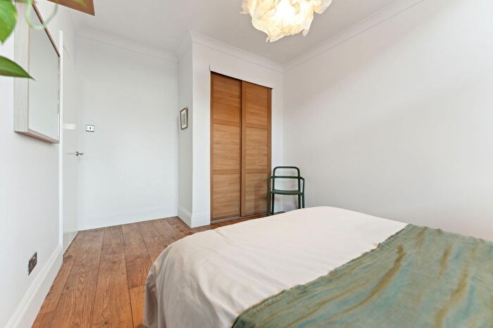 2 Bedroom Flat For Sale In Clarendon Place, Flat S/, St George's Cross, Glasgow, G20