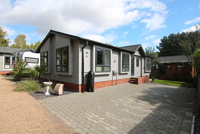 2 Bedroom Mobile Home For Sale In Newbourne, Woodbridge, IP12