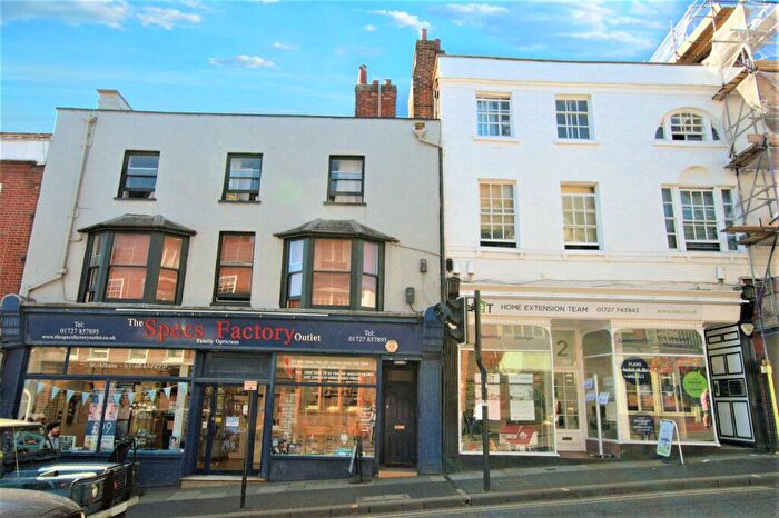 1 Bedroom Flat To Rent In Holywell Hill, City Centre, St Albans, AL1