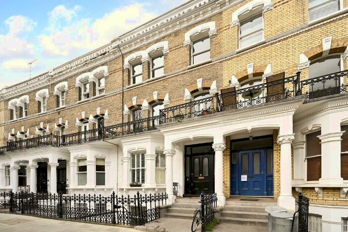 3 Bedroom Flat To Rent In Lisgar Terrace, London, W14