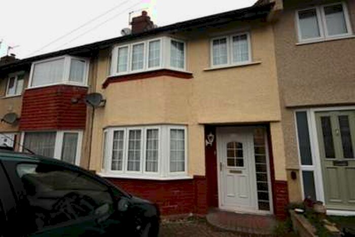 3 Bedroom House To Rent In Worcester Park, KT4