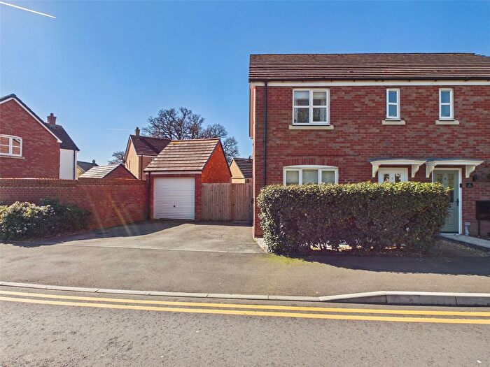 3 Bedroom Semi Detached House For Sale In Swinesherd Lane, Whittington, Worcester, Worcestershire, WR5