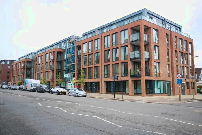 2 Bedroom Flat To Rent In High Road, London, N12