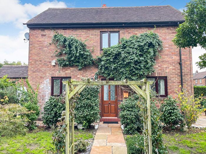 3 Bedroom Semi-Detached House For Sale In Briar Road Golborne, Warrington, WA3