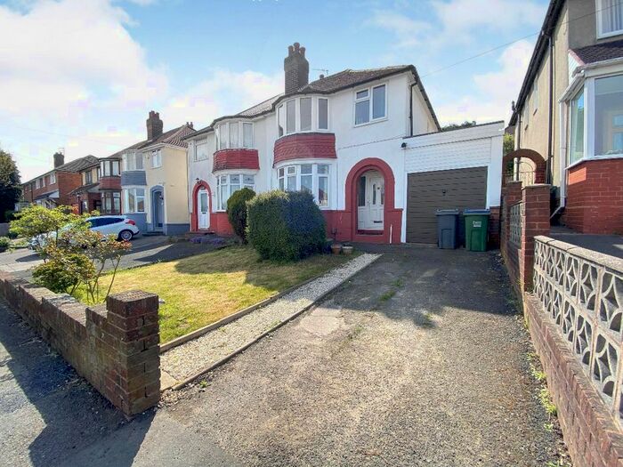 3 Bedroom Semi-Detached House To Rent In Poplar Avenue, Tividale, Oldbury B69