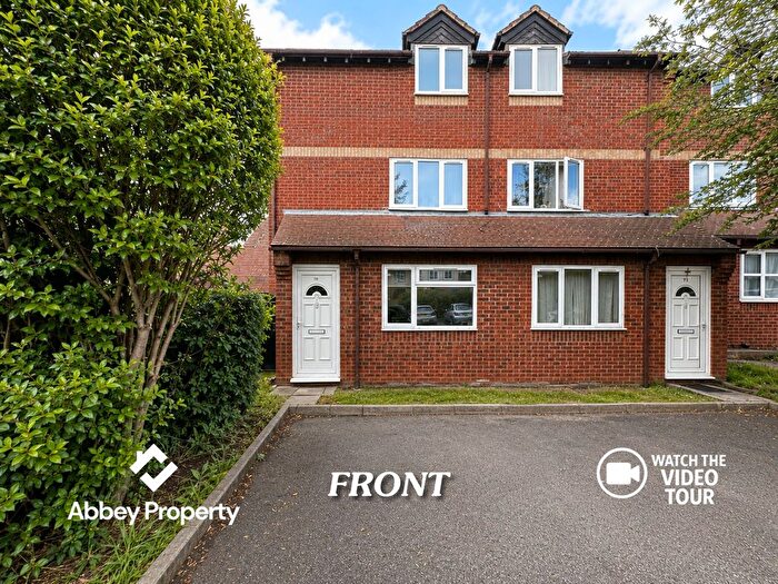 2 Bedroom Flat For Sale In The Ridings, Luton, LU3