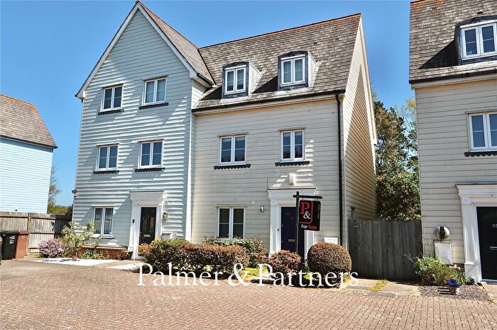 3 Bedroom Semi Detached House For Sale In Meadow Crescent, Purdis Farm, Ipswich, Suffolk, IP3