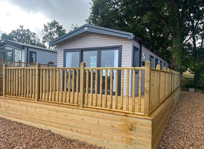 2 Bedroom Park Home For Sale In Springfield Retreat, EX6