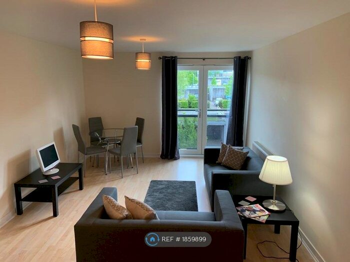 2 Bedroom Flat To Rent In Firpark Court, Glasgow, G31