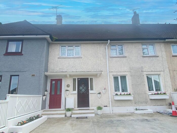 2 Bedroom Flat To Rent In Dorchester Road, Gravesend, Kent, DA12