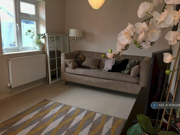 2 Bedroom Flat To Rent In Hennal Street, Epping, CM16