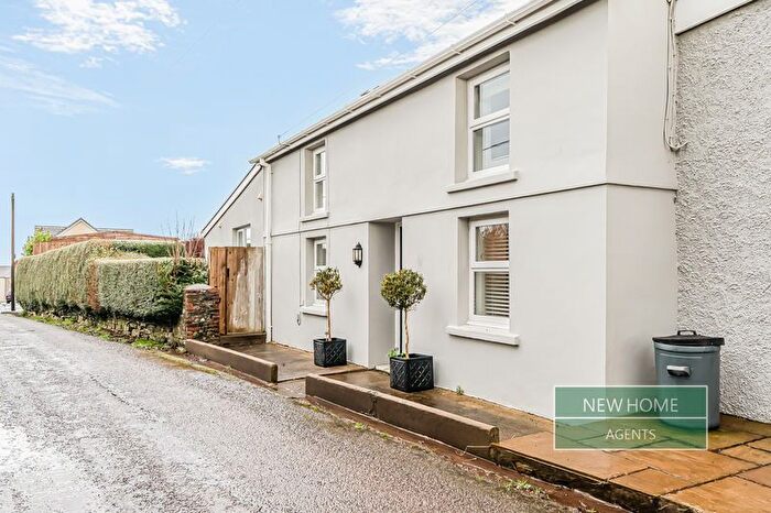 3 Bedroom Detached House For Sale In Heol Llansaint, Ferryside, Carmarthenshire, SA17